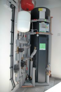 Air source heat pump and thermal store